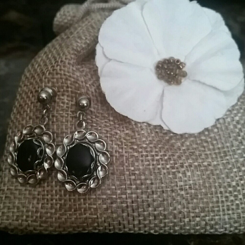 Dangling silver flower earrings